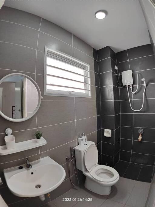 Prima Guest House - Puncak Alam Homestay Mus-Lim Friendly Bandar Puncak Alam Exterior photo